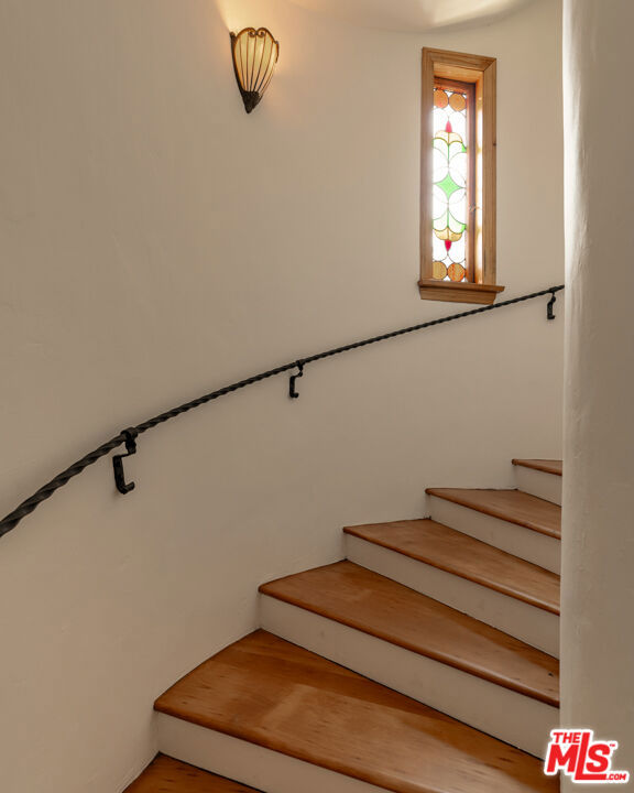 3105 Ledgewood Drive, Los Angeles CA: https://media.crmls.org/mediaz/5fd3caf8-3be1-4fc7-b265-597d12c5688f.jpg