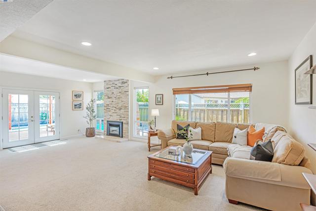 3335 Cornish Ct, Fremont CA: https://media.crmls.org/mediaz/5fd3dbd1-b4fa-48b0-9b93-3a067991f3c3.jpg