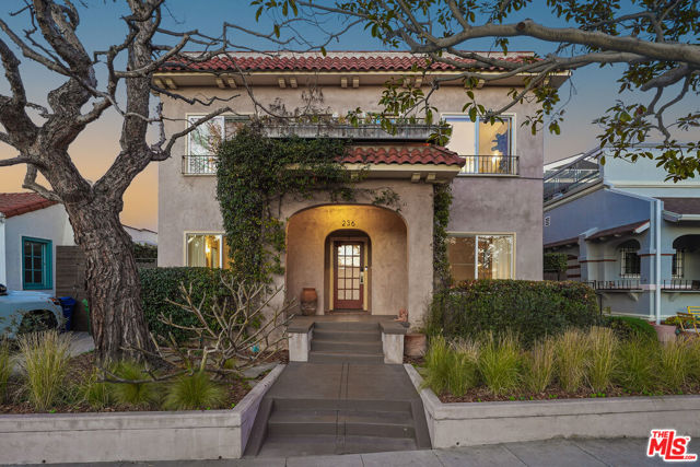 236 S 5th Avenue, Venice CA: https://media.crmls.org/mediaz/5fd44a5c-0cff-44a5-abfa-80c3871d5c12.jpg