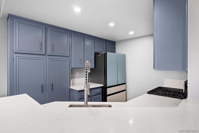 11325 Affinity Ct, San Diego CA: https://media.crmls.org/mediaz/5fd454b9-ca21-427d-8b1f-533b98a52c62.jpg