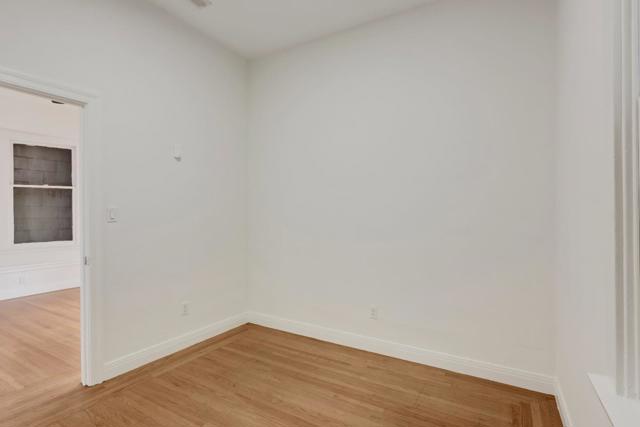 213 7th Street, Oakland CA: https://media.crmls.org/mediaz/5fd46b62-abf7-4bbb-9d9c-bbae7278af9a.jpg