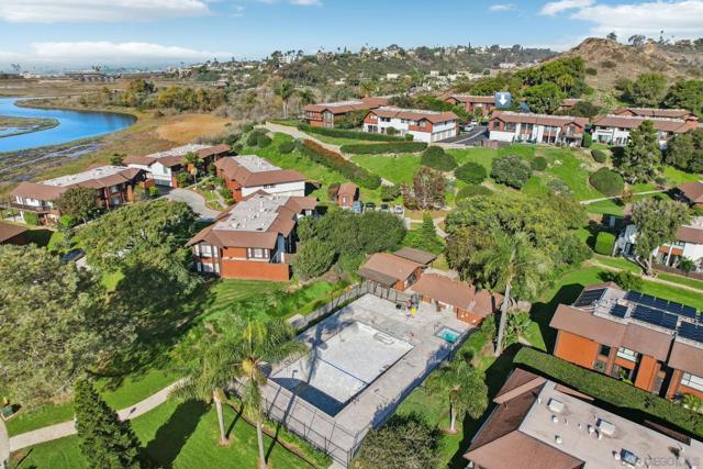 2422 Caminito Ocean Cv, Cardiff by the Sea CA: https://media.crmls.org/mediaz/5fd49d07-0788-4f12-863b-cba8679b1f76.jpg