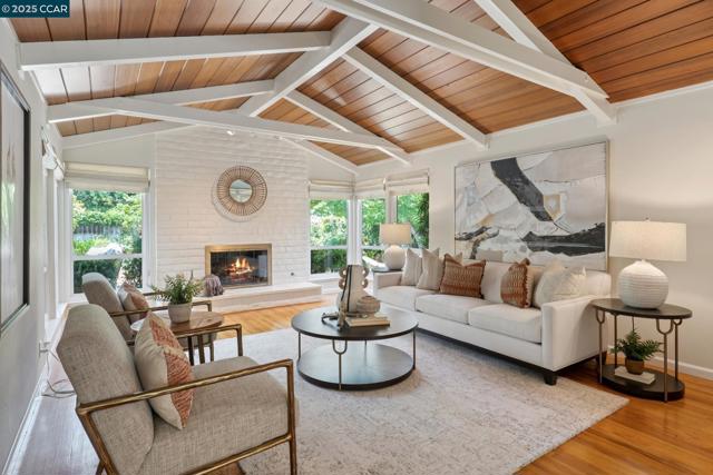149 Rock Oak Court, Walnut Creek CA: https://media.crmls.org/mediaz/5fd59540-6ebc-4808-90a5-0c0c53705cb2.jpg