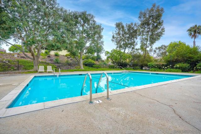 10143 Caminito Volar, San Diego CA: https://media.crmls.org/mediaz/5fd6b837-7a67-4bd6-8131-4403d9626a76.jpg