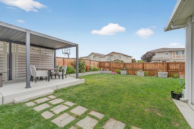 6707 Oakum Way, Stockton CA: https://media.crmls.org/mediaz/5fd73711-3392-43e4-80bd-be4070cc7855.jpg