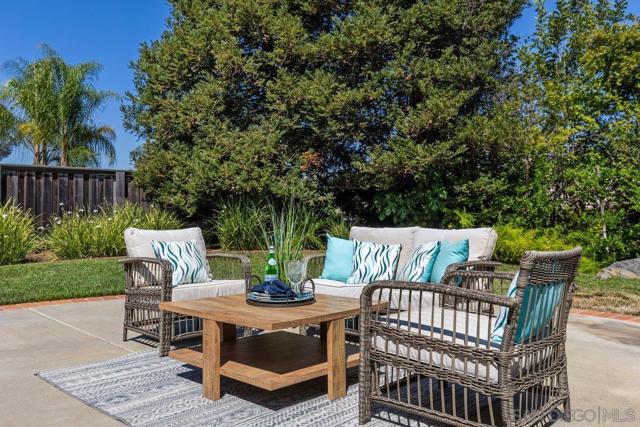 2084 Roberts Pl, Escondido CA: https://media.crmls.org/mediaz/5fd78e33-e7ed-4256-b717-b352e6f6ce55.jpg