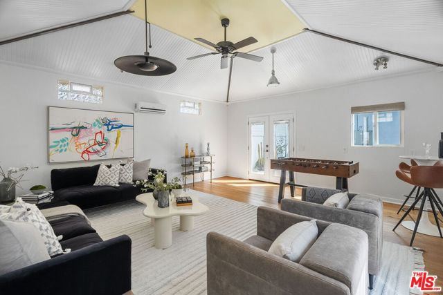 3627 Veteran Avenue, Los Angeles CA: https://media.crmls.org/mediaz/5fd7c543-966f-4fdd-b088-14c8696b5080.jpg