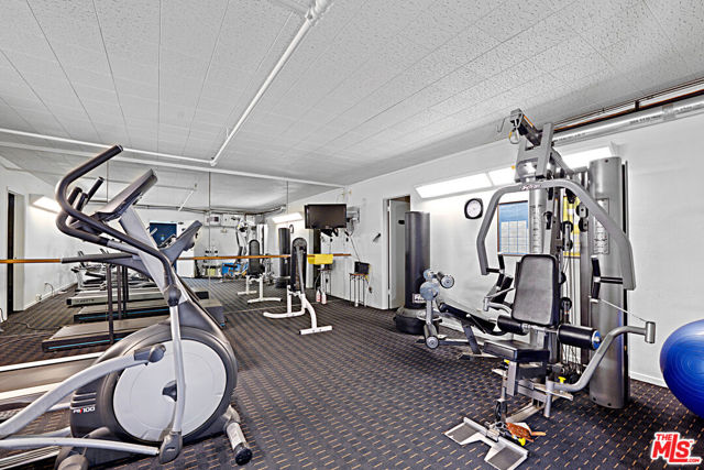 4949 Genesta Avenue, Encino CA: https://media.crmls.org/mediaz/5fd7cb60-bff7-4771-ae7e-f3aece7411fe.jpg