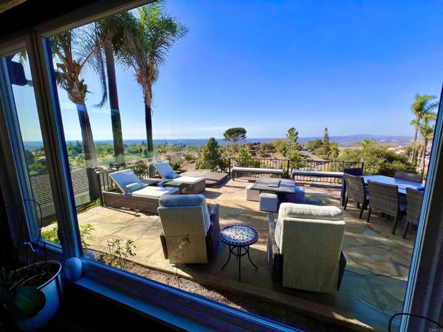 2073 Elevado Rd, Vista CA: https://media.crmls.org/mediaz/5fd87ae4-5679-4f78-bd60-201ab3b7a9aa.jpg