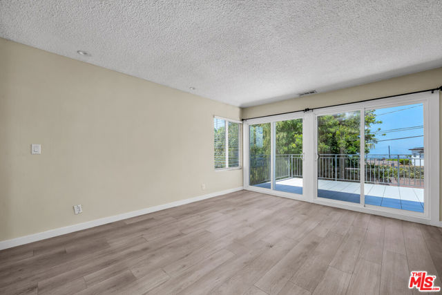 5137 Reynier Avenue, Los Angeles CA: https://media.crmls.org/mediaz/5fd89c12-e653-40c0-a150-9493e8533483.jpg