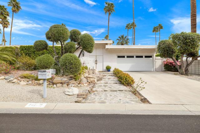 968 N Fairview Circle, Palm Springs CA: https://media.crmls.org/mediaz/5fd8d5dd-c56e-410c-8da4-2dcb8f5be3b0.jpg