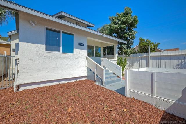 2680 L St, San Diego CA: https://media.crmls.org/mediaz/5fd903ea-4ea6-43b1-b25c-1ab4ac437984.jpg
