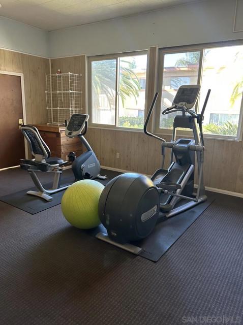 6808 Hyde Park Drive, San Diego CA: https://media.crmls.org/mediaz/5fd9f79e-32e8-402e-a1e6-304a94529c92.jpg