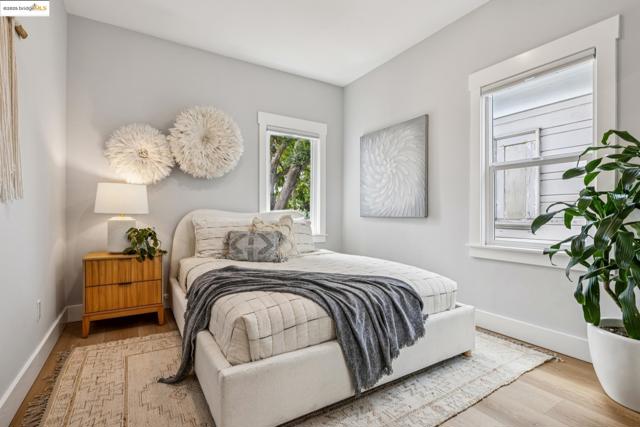 617 59th St, Oakland CA: https://media.crmls.org/mediaz/5fda07ee-fd47-43a9-8410-0c8e6d1ff795.jpg