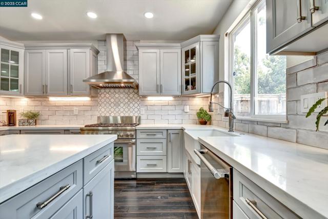 1033 LANTERN BAY, Hercules CA: https://media.crmls.org/mediaz/5fda13a5-1804-4a81-8639-5258555102bc.jpg