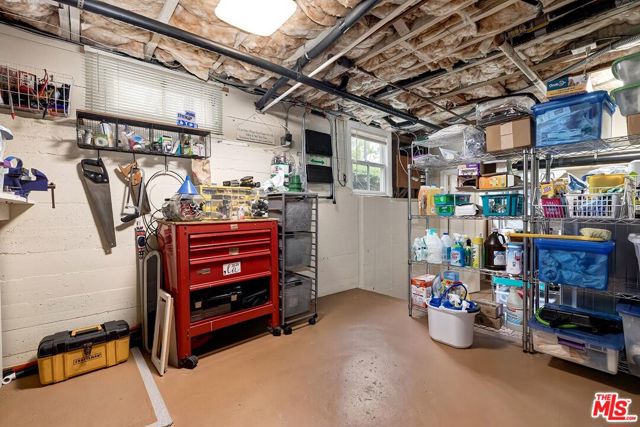 10798 Weyburn Avenue, Los Angeles CA: https://media.crmls.org/mediaz/5fda8fc8-7dc3-4832-a327-be5b25ecaefc.jpg