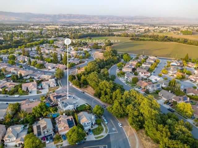 895 Oak Brook Way, Gilroy CA: https://media.crmls.org/mediaz/5fdb40a2-b49d-4dd6-a951-281dd599df21.jpg