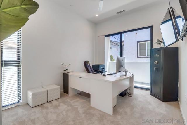 140 Imperial Beach Blvd, Imperial Beach CA: https://media.crmls.org/mediaz/5fdbabd7-8fd0-4073-b183-231a87cd42f7.jpg