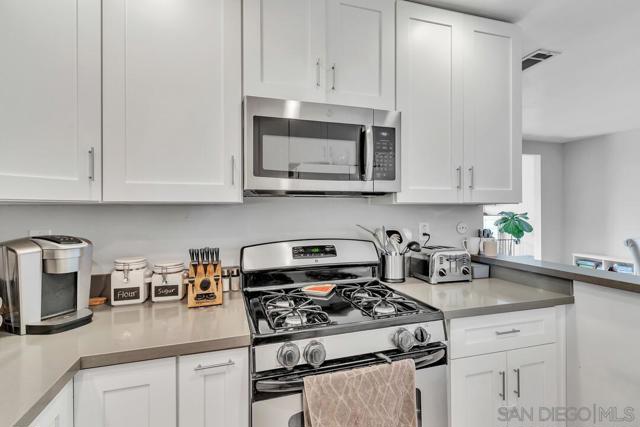 3978 Shenandoah Dr, Oceanside CA: https://media.crmls.org/mediaz/5fdbc399-bf88-4b93-bfb1-0dba9dc5c998.jpg