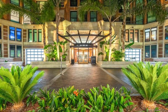 500 W Harbor Dr, San Diego CA: https://media.crmls.org/mediaz/5fdbd71a-b0b6-4263-9475-3fdc50aa3fea.jpg