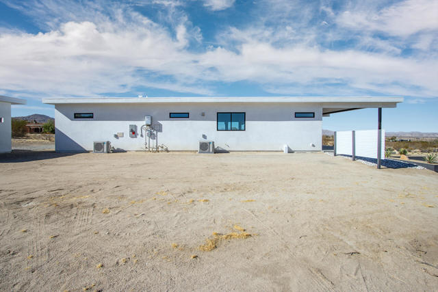 66050 Cottonwood Drive, Joshua Tree CA: https://media.crmls.org/mediaz/5fdcba1d-a8e3-485f-b596-206eb6116cee.jpg