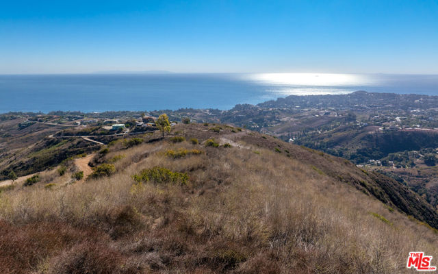 1 Murphy Way, Malibu CA: https://media.crmls.org/mediaz/5fdcc826-6144-48e8-82cc-9d8fb756f1f0.jpg