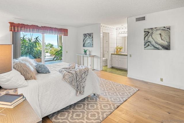 7945 Shadow Hill Dr, La Mesa CA: https://media.crmls.org/mediaz/5fdcddba-1cf8-489e-a1b6-cf855a10cb3c.jpg