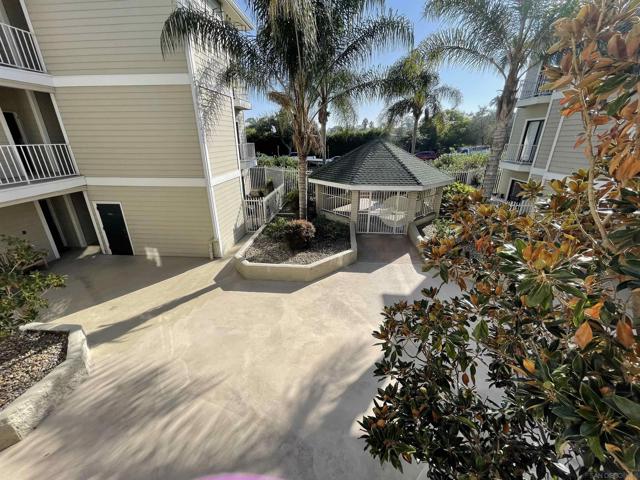 2650 Broadway, San Diego CA: https://media.crmls.org/mediaz/5fdd2b55-346f-4558-844a-9c7b6174be74.jpg