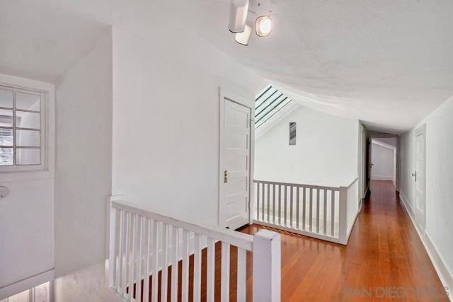 1312 3Rd St, Coronado CA: https://media.crmls.org/mediaz/5fdd88c6-b045-4584-9117-75991ad46645.jpg