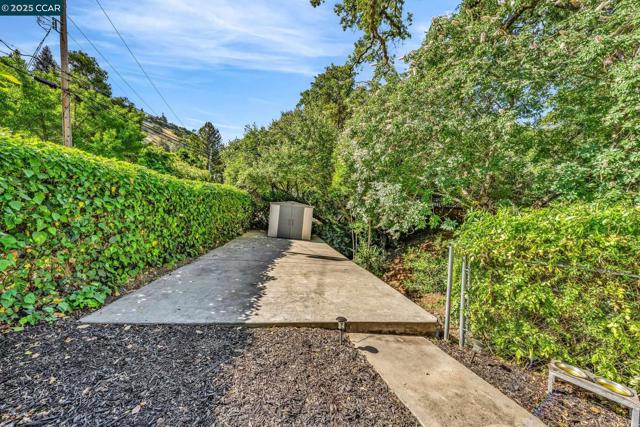 205 Castle Hill Ranch Rd, Walnut Creek CA: https://media.crmls.org/mediaz/5fddab1f-eed7-408b-a616-ebad545588a2.jpg