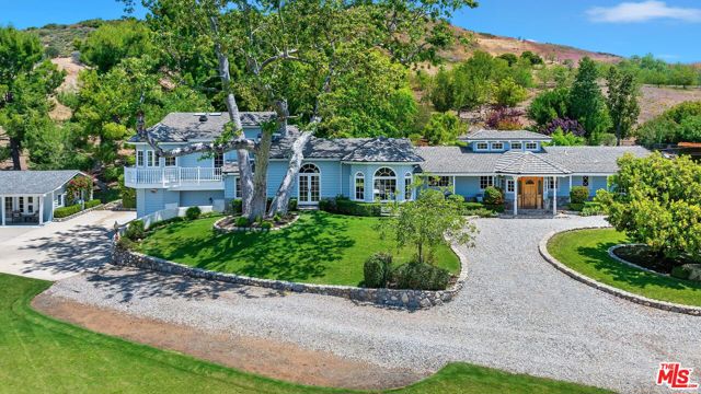 33269 Mulholland Highway, Malibu CA: https://media.crmls.org/mediaz/5fdee136-1105-4c82-92cb-1ef6091d745d.jpg