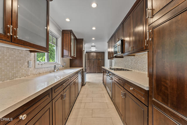 Detail Gallery Image 9 of 37 For 689 Arden Rd, Pasadena,  CA 91106 - 2 Beds | 2 Baths