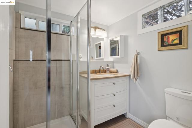 1034 Navellier St, El Cerrito CA: https://media.crmls.org/mediaz/5fdf7bf5-cb56-4fb6-b0dd-a0394c9a0f57.jpg