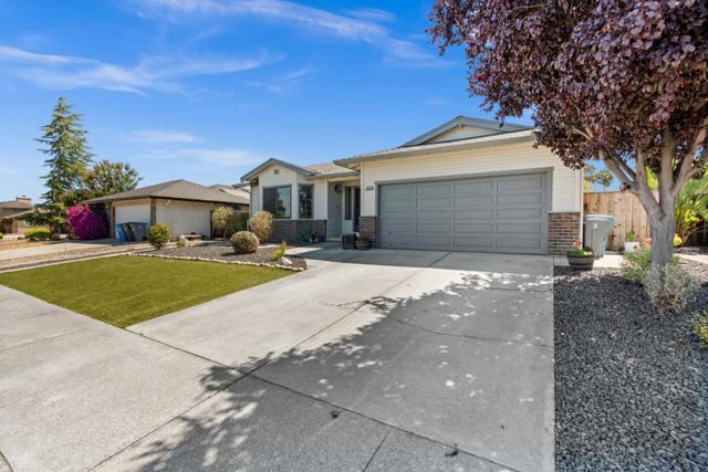 1031 Trinity Drive, Hollister CA: https://media.crmls.org/mediaz/5fdfaadd-c93c-4395-84e6-1dce8971adb2.jpg