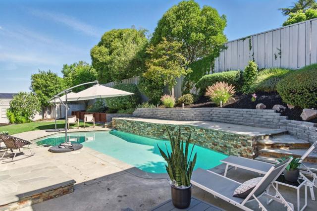 1347 Vintner Way, Pleasanton CA: https://media.crmls.org/mediaz/5fdfeff7-cd10-431d-8a81-7fcbb9038a1e.jpg