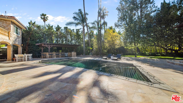 10801 Bothwell Road, Chatsworth CA: https://media.crmls.org/mediaz/5fe03147-2665-4a02-8555-82be9bf5a8d9.jpg