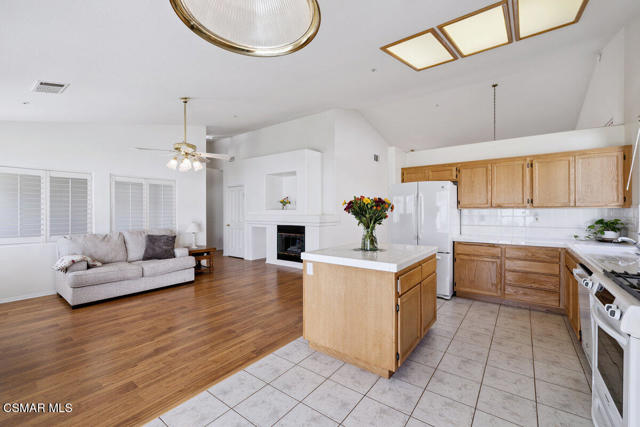 7744 Hayward Street, Ventura CA: https://media.crmls.org/mediaz/5fe0733d-2b74-450b-8299-d71cdba4d5ff.jpg