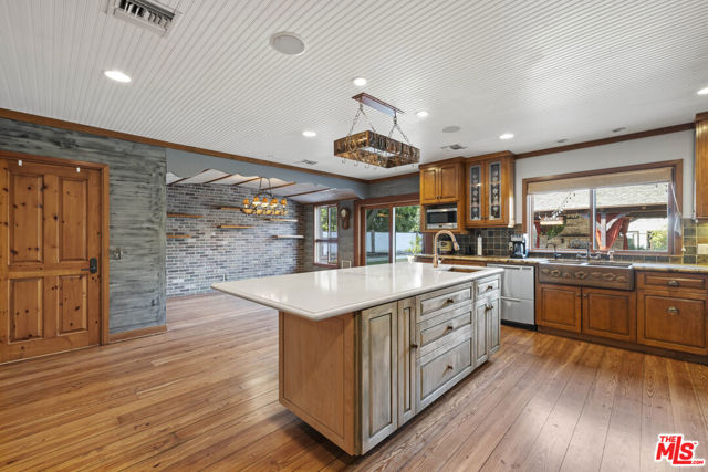 22651 Calvert Street, Woodland Hills CA: https://media.crmls.org/mediaz/5fe07f1e-0238-4b7d-b5e0-b6989211213c.jpg