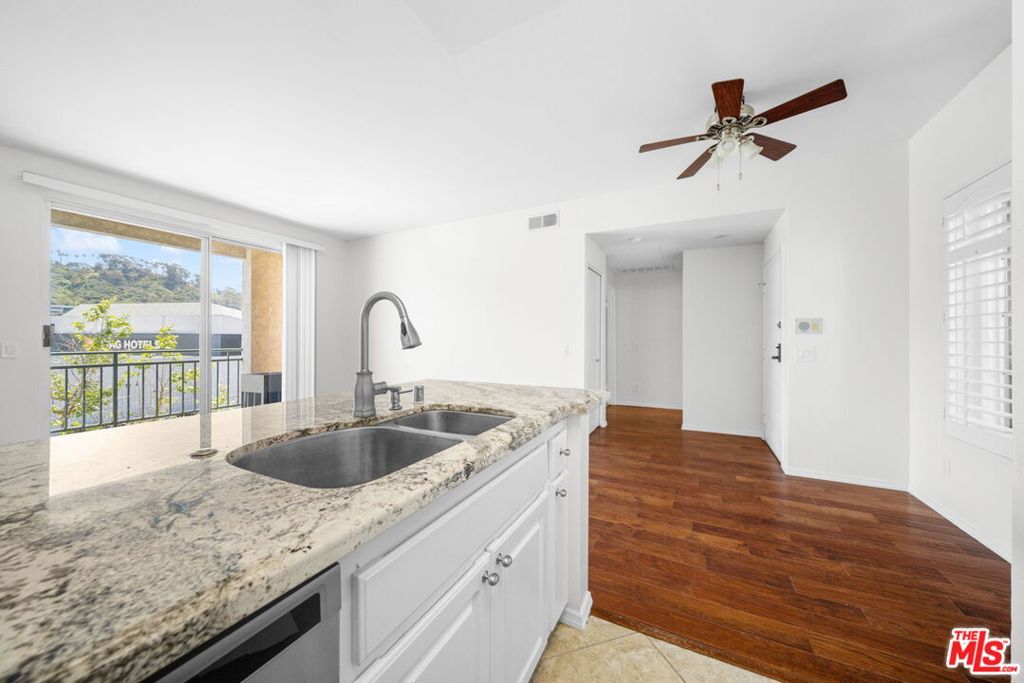 2150 Camino De La Reina - photo 6