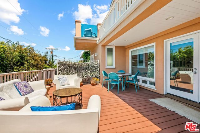 8221 Delgany Avenue, Playa del Rey CA: https://media.crmls.org/mediaz/5fe2943d-cf28-4e4e-b60e-f44356bdd3c6.jpg