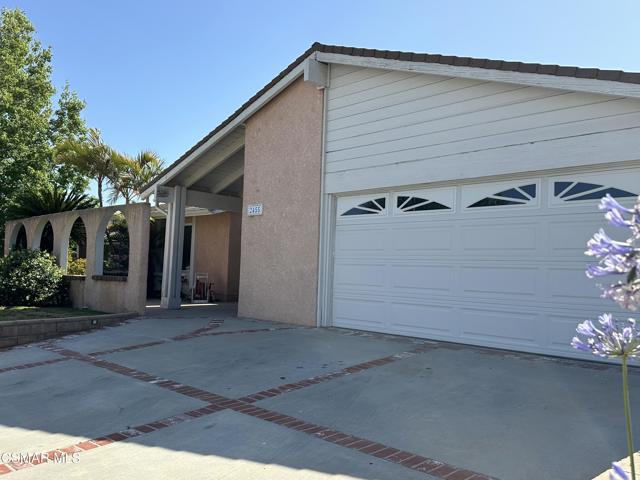 2455 Castlemont Court, Simi Valley CA: https://media.crmls.org/mediaz/5fe2994b-0f96-47eb-af96-2975a1983081.jpg