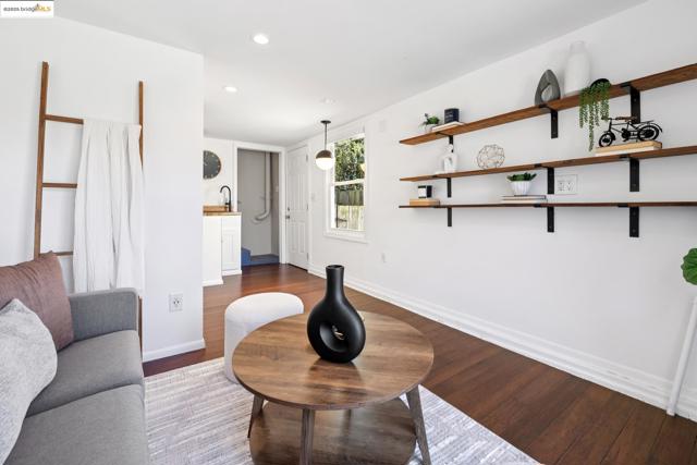 6338 Arlington Blvd, Richmond CA: https://media.crmls.org/mediaz/5fe2bc8c-5225-4dfa-89da-62b9f0bcb90e.jpg