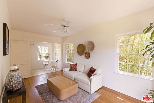 306 AMALFI Drive, Santa Monica CA: https://media.crmls.org/mediaz/5fe2f89e-d61a-46c7-9f3d-d4fe94fc463e.jpg