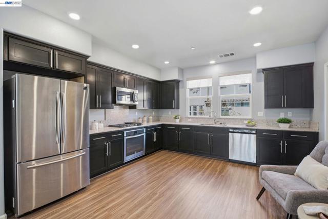 Image 13 of 47 For 102 Fanuncio Ln