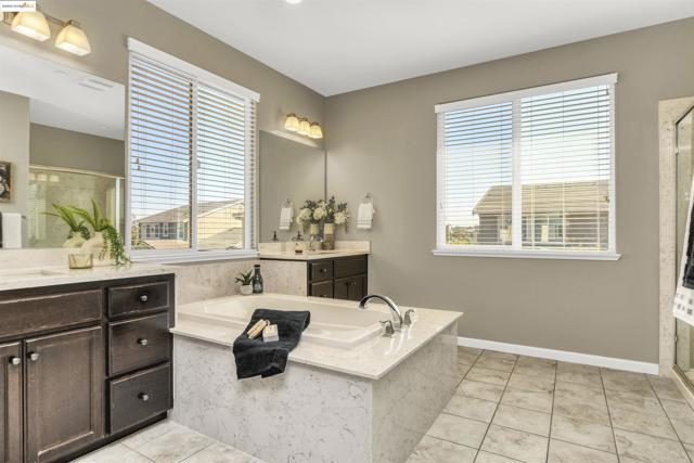847 Dunmore St, Oakley CA: https://media.crmls.org/mediaz/5fe342bb-abf3-4224-a753-d71f57320c20.jpg