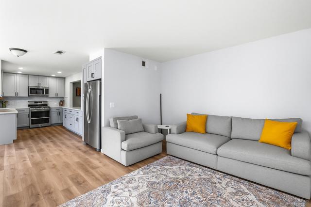 378 Paseo Marguerita, Vista CA: https://media.crmls.org/mediaz/5fe34a58-0f11-4a79-9f59-f3a3d9dbad33.jpg