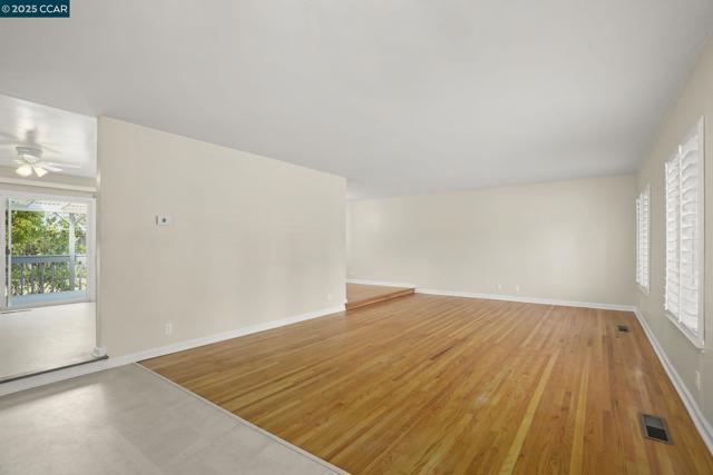 715 Graymont Circle, Concord CA: https://media.crmls.org/mediaz/5fe34acb-6061-47b1-8a8e-29261389f545.jpg