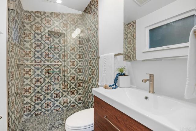 803 Saxony Road, Encinitas CA: https://media.crmls.org/mediaz/5fe39d22-55db-4e34-b609-3e983c539e3f.jpg