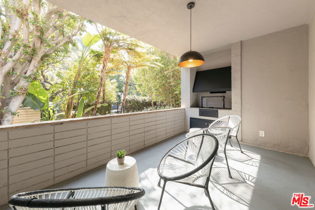8917 W Cynthia Street, West Hollywood CA: https://media.crmls.org/mediaz/5fe444e6-b6f6-4bad-84c1-24d7e3a0a9c7.jpg