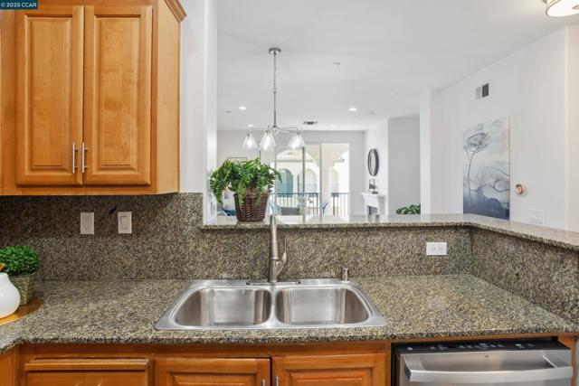 3240 Maguire Way, Dublin CA: https://media.crmls.org/mediaz/5fe465e0-2f22-444f-81fd-fbccb7b14b8d.jpg
